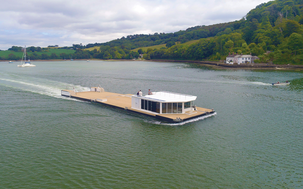 future-catamarans-gweek-pontoon-boat