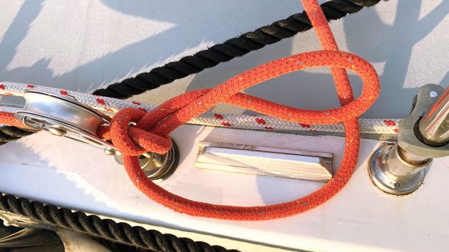 A thumb knot on the yacht with a shadow behind.