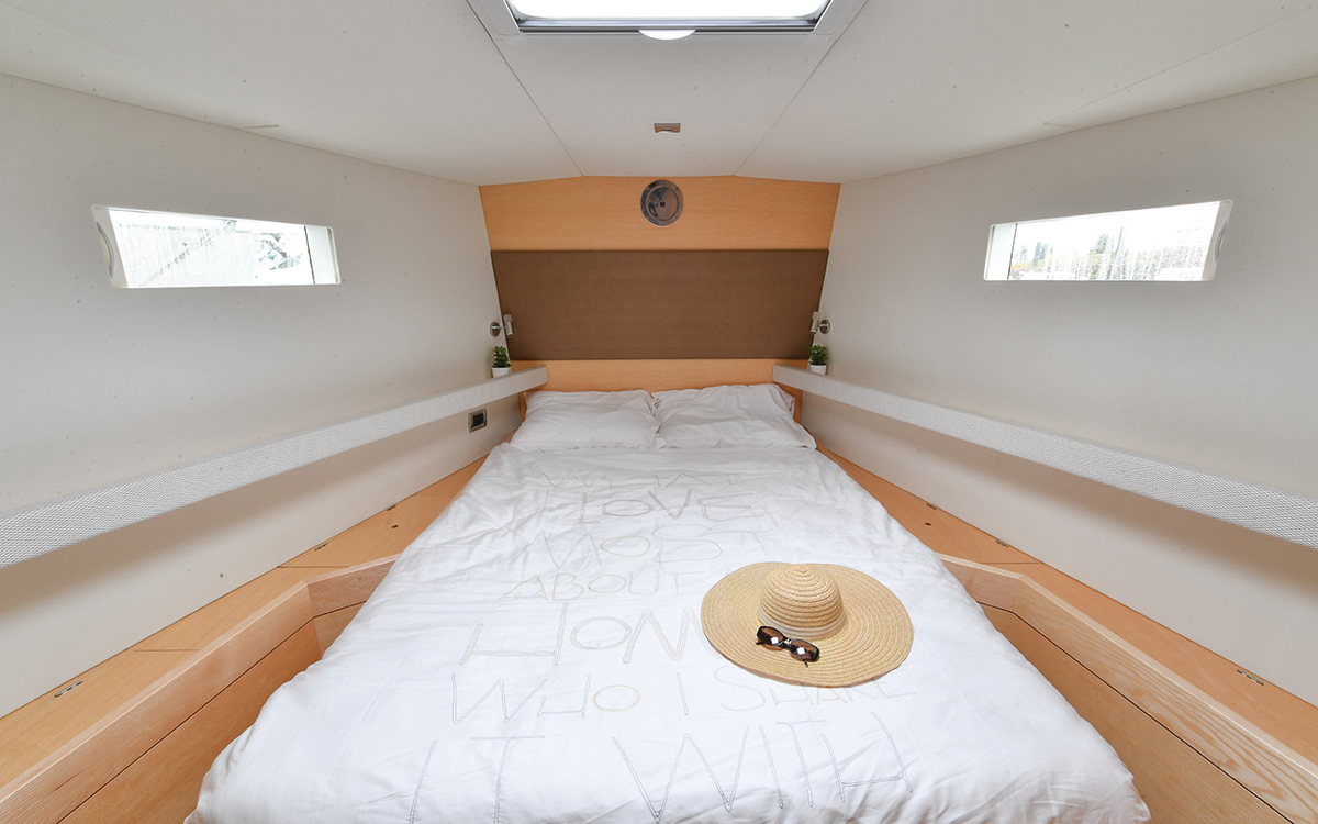 ovni-400-yacht-review-boat-test-forecabin-credit-Francois-Tregouet