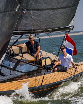 Saffier-SE37-lounge-boat-test-toby-hodges-credit-bertel-kolthof