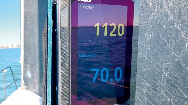 Load cell info on a mast display unit.
