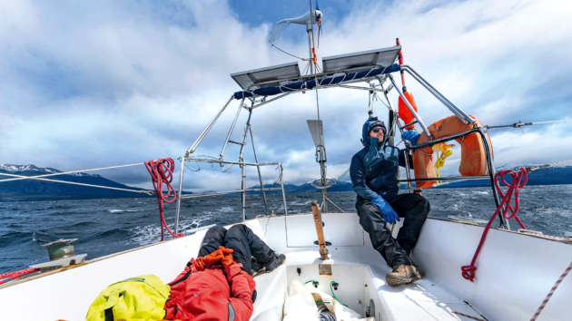 Making good speed across Golfo Almirante Montt.