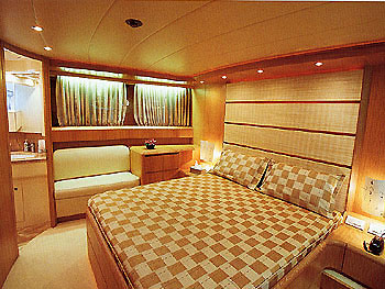 Yacht charter: NINO