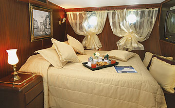 Yacht charter: DAUNTLESS